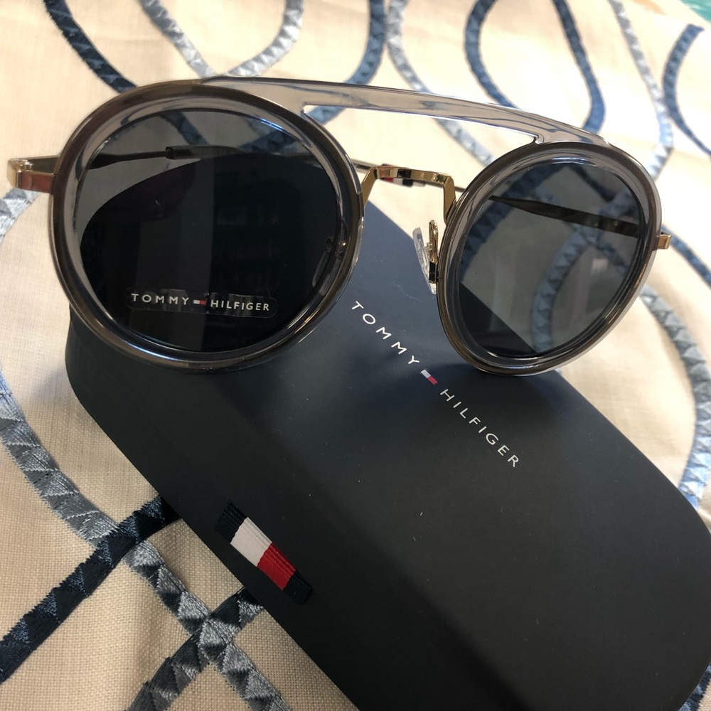 **NEW**Tommy Hilfiger Round Hybrid Sunglasses